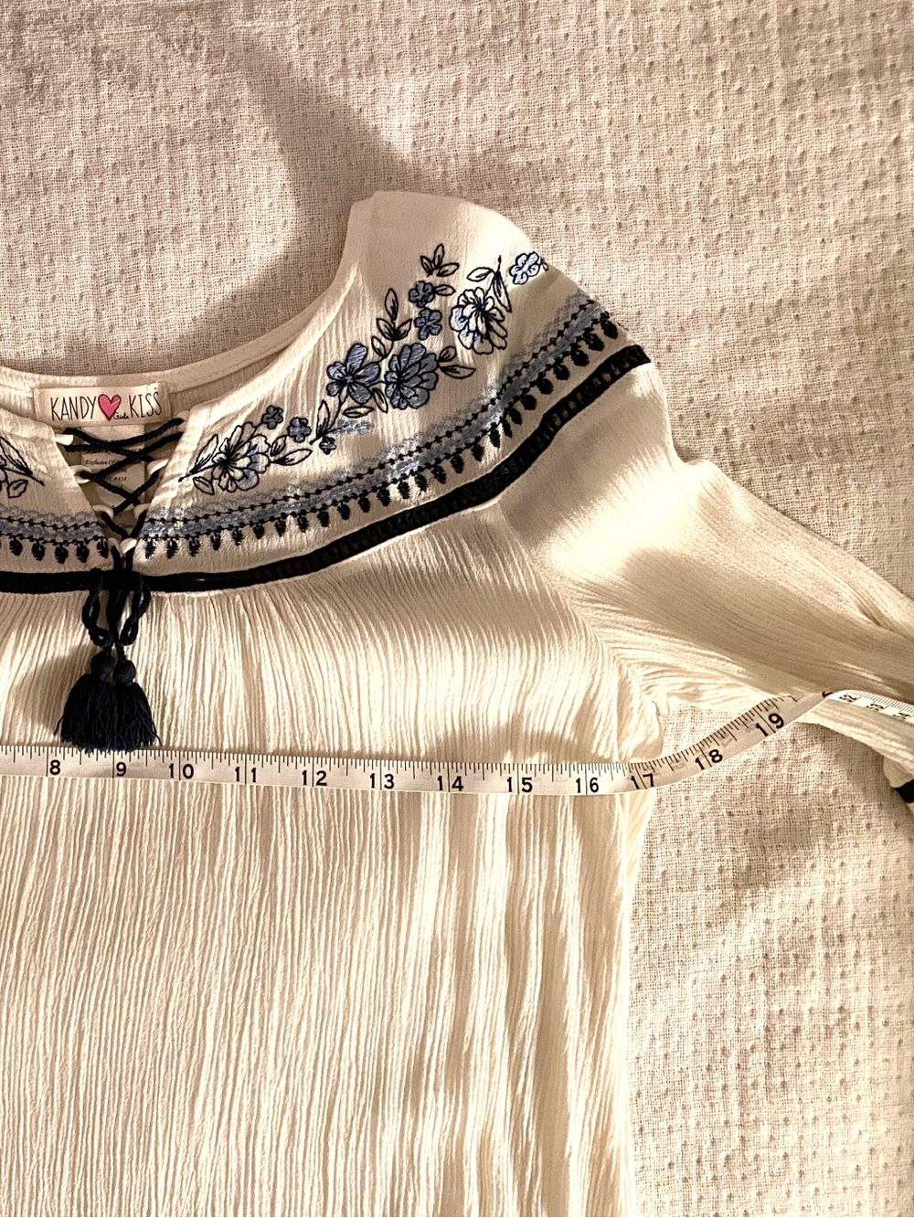BOHO style embroidered top. - Picture 6 of 6